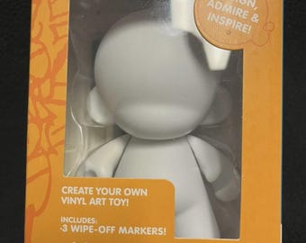 Munny World Create Your Own Vinyl Art Mini Toy Loot Crate Exclusive NEW 2015