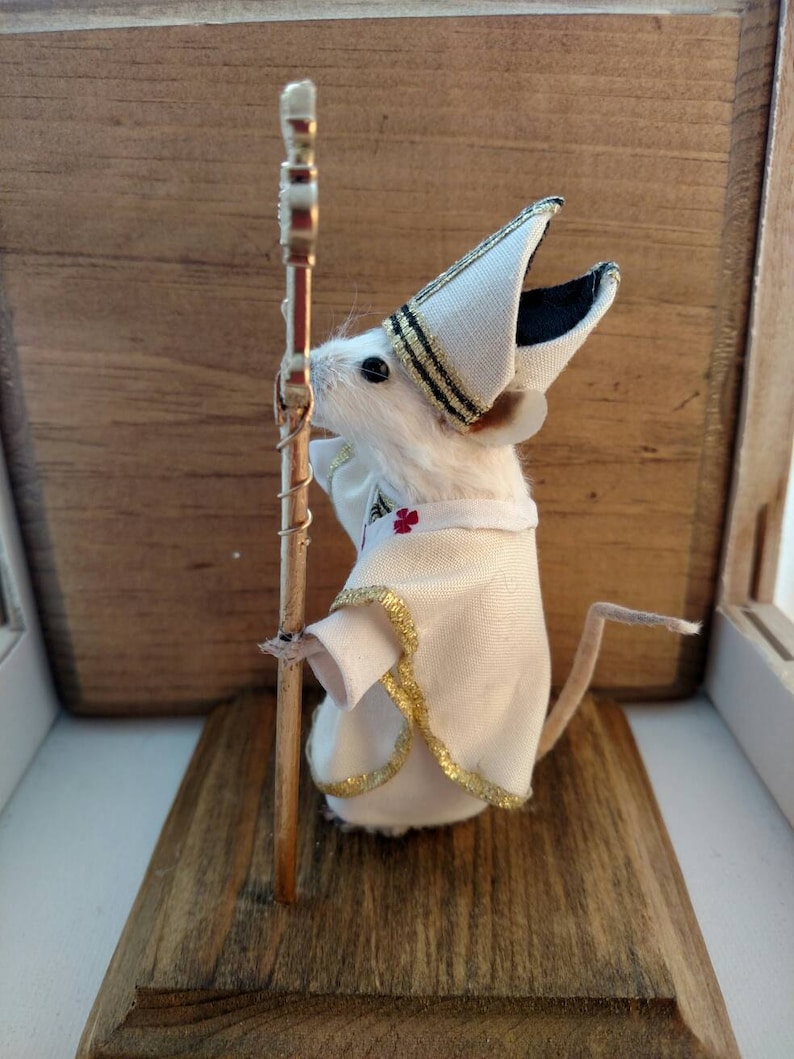 Taxidermy Mouse Pope Francis image 3