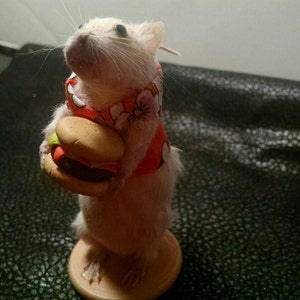 Burger time taxidermy mouse image 4