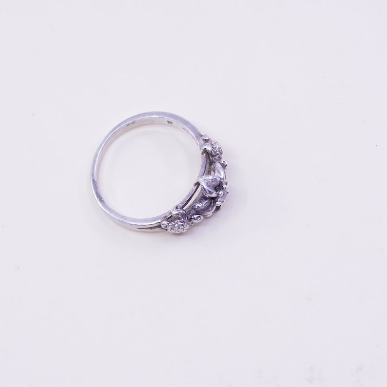 stamped 925 Size 8 Vintage sterling 925 silver plumeria flower with crystal ring