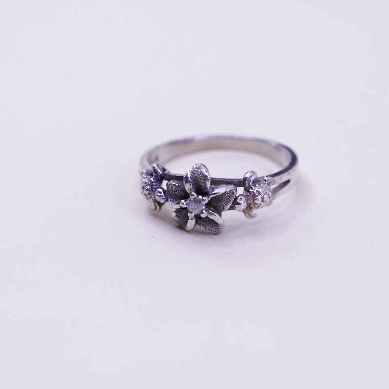 stamped 925 Size 8 Vintage sterling 925 silver plumeria flower with crystal ring