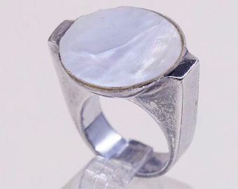 Size 6, Vintage (011040) sterling silver handmade ring with round shaped mother of pearl inlay, modern 925 silver cocktail ring, stamped 925