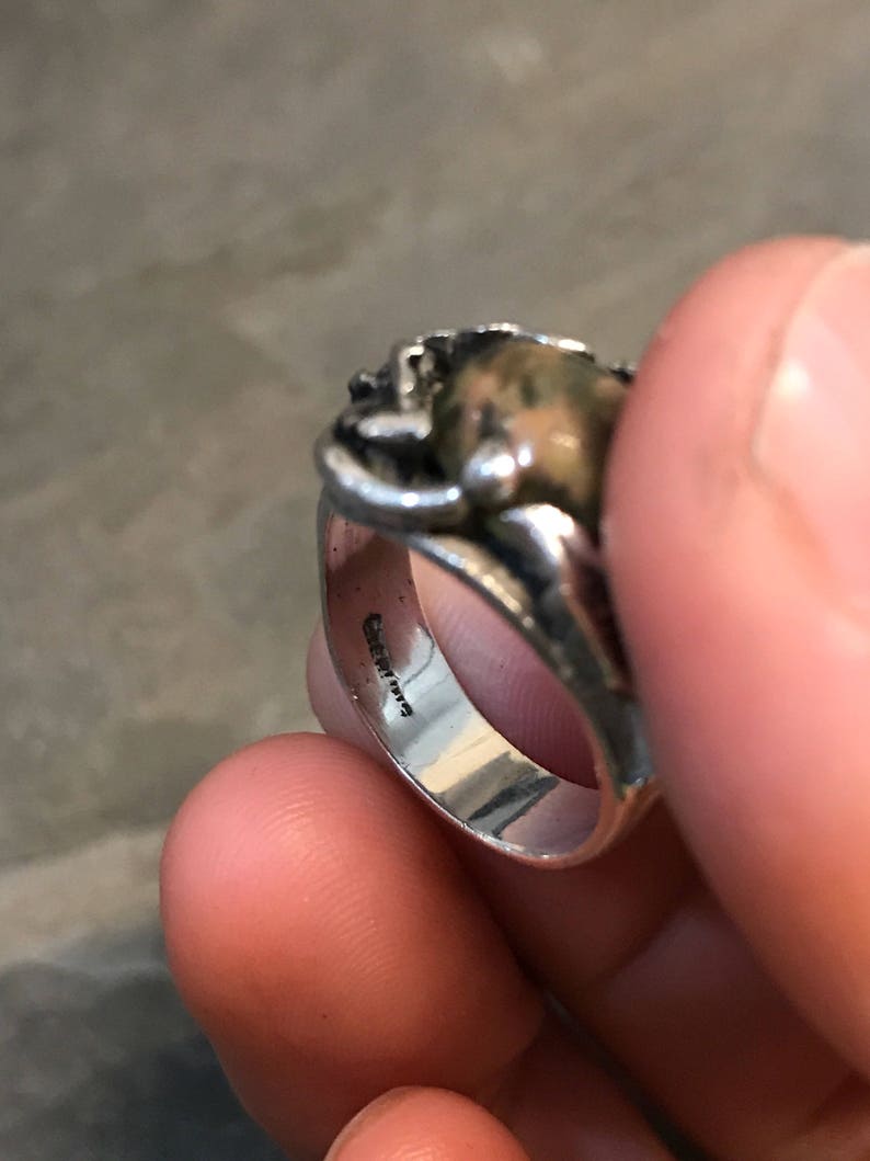 stamped 925 Size 6 vintage sterling silver handmade ring fine 925 silver with jasper and leaves around details 010515