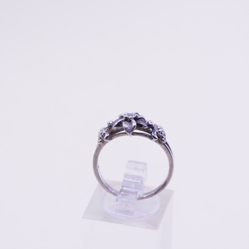 stamped 925 Size 8 Vintage sterling 925 silver plumeria flower with crystal ring
