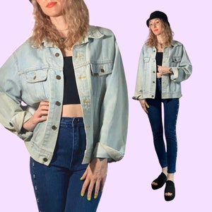 Grunge denim jacket outfit 2025