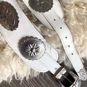 Ceinture sud-ouest en cuir blanc épais | ceinture western pour femme | taille S petit | ceinture vintage Taille haute | Cow-boy occidental