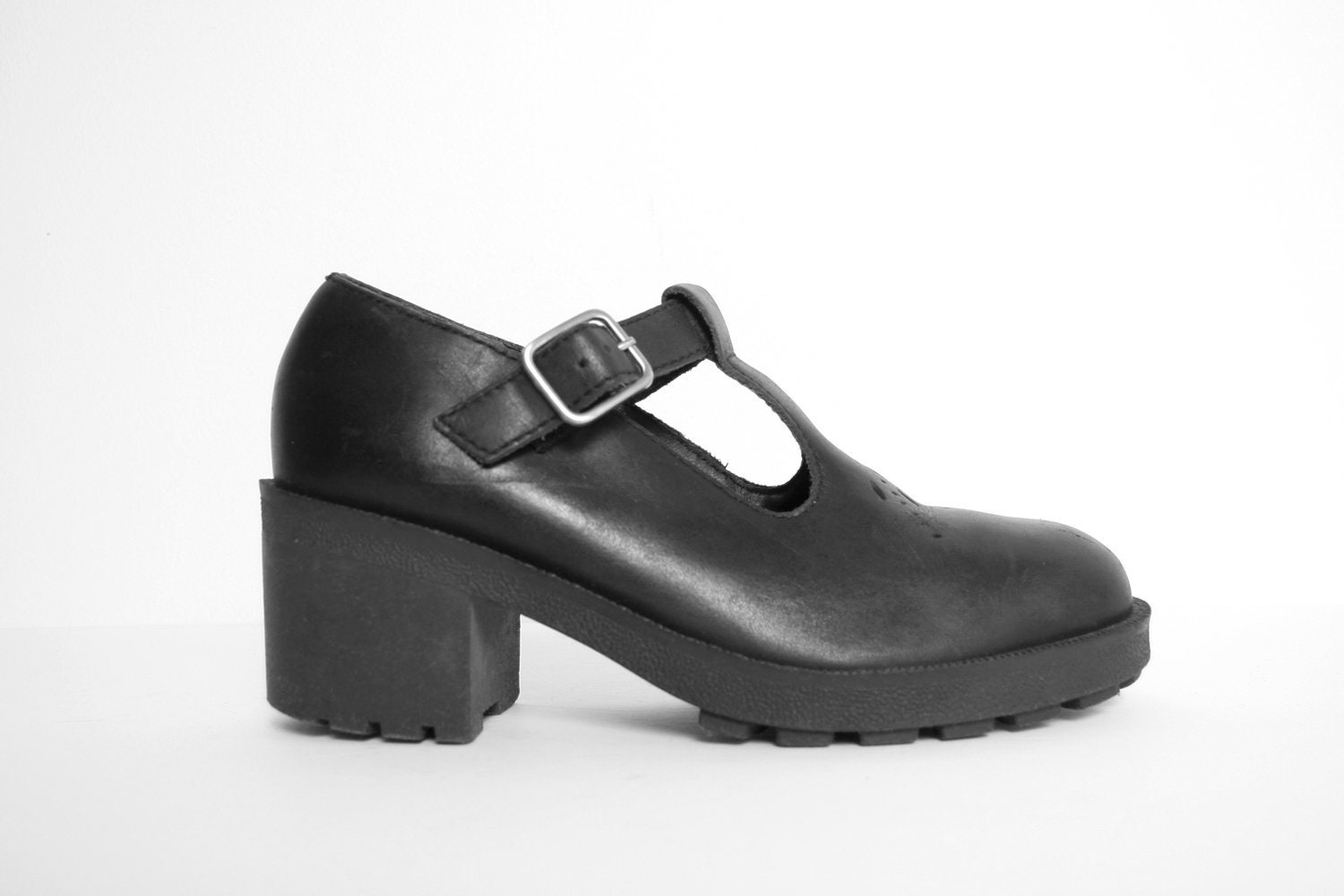 8065 Smooth Leather Mary Jane Shoes in Black | Dr. Martens