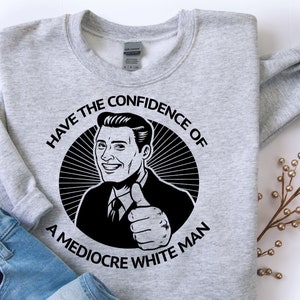 フェミニスト スウェットシャツ: 平凡な白人男性の自信を持つ、フェミニスト セーター、フェミニスト 衣類、フェミニスト ギフト、第 4 波アパレル