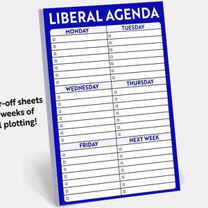 K&ouml;nnte beinhalten: Ein blauer Notizblock mit dem Text "LIBERAL AGENDA" oben. Der Notizblock hat abrei&szlig;bare Bl&auml;tter mit den Wochentagen: Montag, Dienstag, Mittwoch, Donnerstag, Freitag und N&auml;chste Woche. Der Notizblock ist f&uuml;r 50 Wochen liberaler Planung ausgelegt.