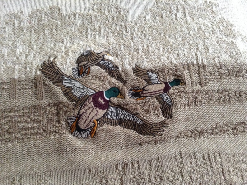 Made in the USA CottonAcrylic Large 48 chest Men/'s Pullover Knit w Ducks Applique Beige and Cream