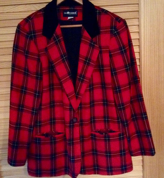 red blazer with black collar