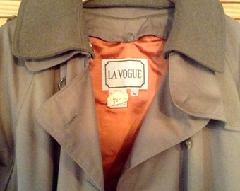 Trench Coat, Military style Pockets, Buttons, Wool Lining, women's size 10, good condition *HR*