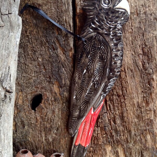Australian Red Tailed czarny Kakadu - ceramiczne ozdobny ptak, ręcznie robione