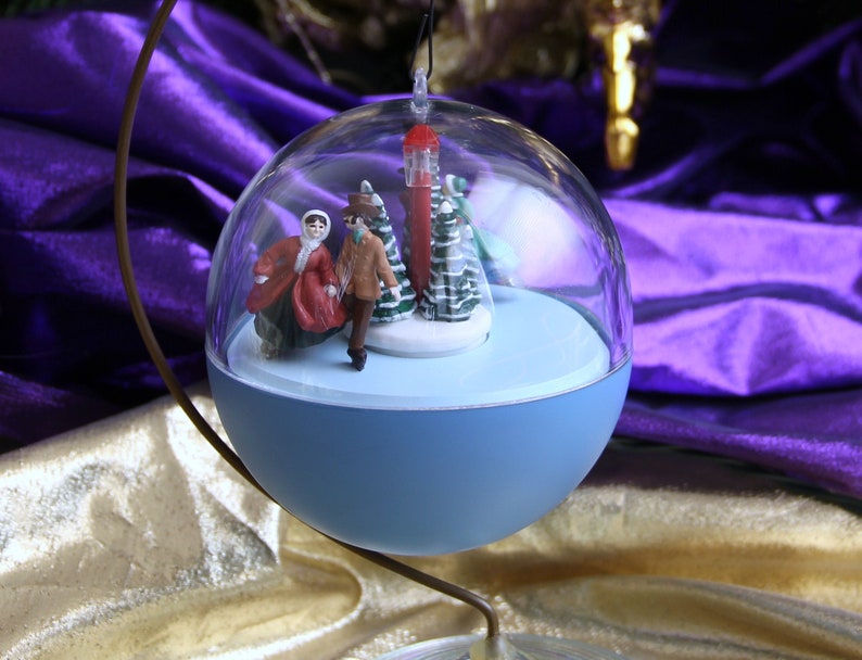 Ornaments That Plug Into Tree Lights 