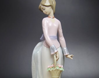 Lladro Cinderella Figurine #4828 – Rare 1972 Glazed Porcelain Mint