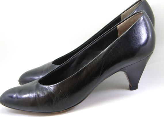 black leather pumps low heel