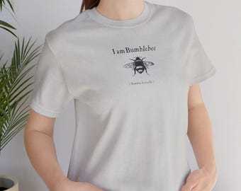 Maglietta "I Am Bumblebee" / Maglietta con illustrazione di un'ape, design naturalistico dedicato agli impollinatori.