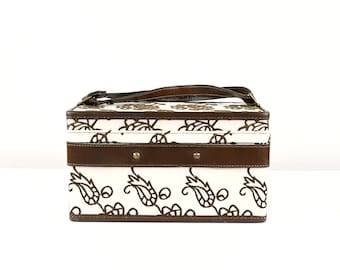 Vintage 70s Hartmann White + Brown Embroidered Daisy Floral Cosmetic Case Small Travel Luggage