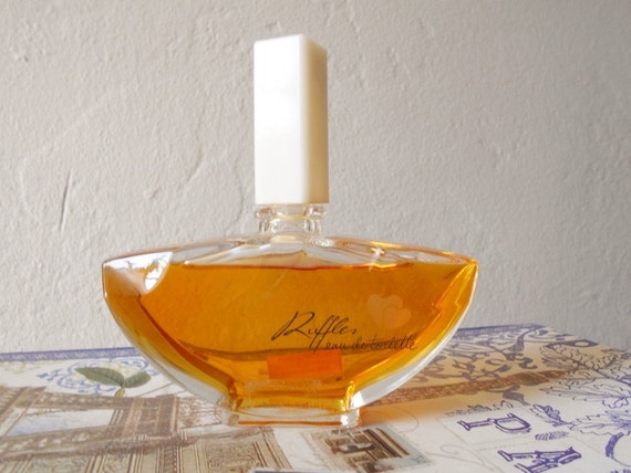 ruffles perfume by oscar de la renta