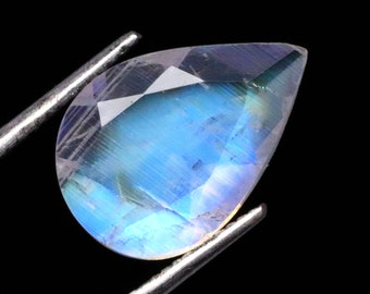 Pierre De Lune Arc-en-ciel Naturelle Taillée - 2.30 Ct Bleu Flashy Forme Poire