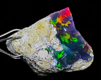 Äthiopischer Schwarzopal Rohedelstein: Multi Feueropal Schmuckstein (14.25 Cts, 21x14x12mm)