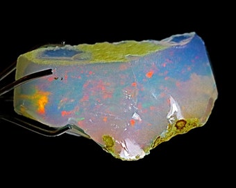 Natural Ethiopian Opal Rough Stone: Multi Fire Gemstone (3.05 Cts, 16x10x5mm)