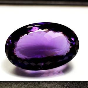 Huge Natural Purple Amethyst Gemstone Pendant Gemstone Amethyst Stone Top Quality Amethyst For Jewelry 125.50 Cts / 38.5x26x20mm image 4