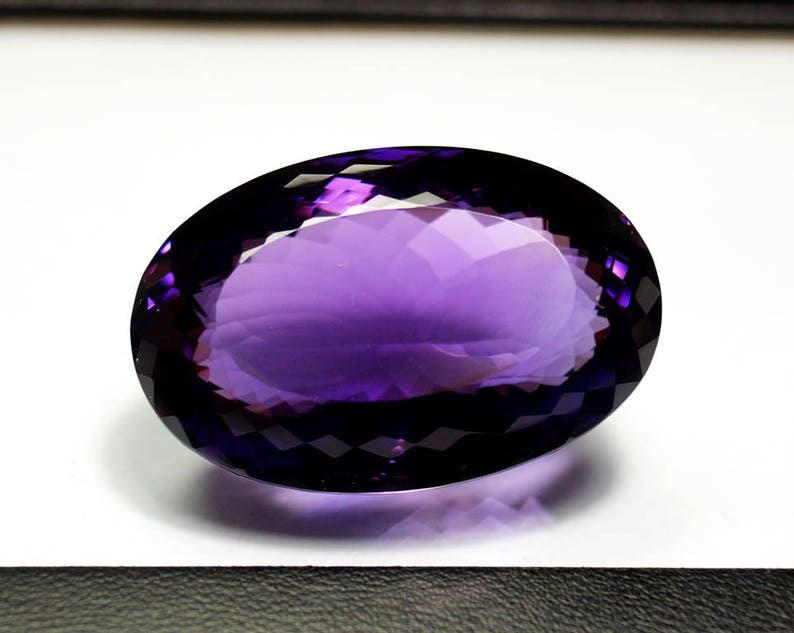 Huge Natural Purple Amethyst Gemstone Pendant Gemstone Amethyst Stone Top Quality Amethyst For Jewelry 125.50 Cts / 38.5x26x20mm image 3