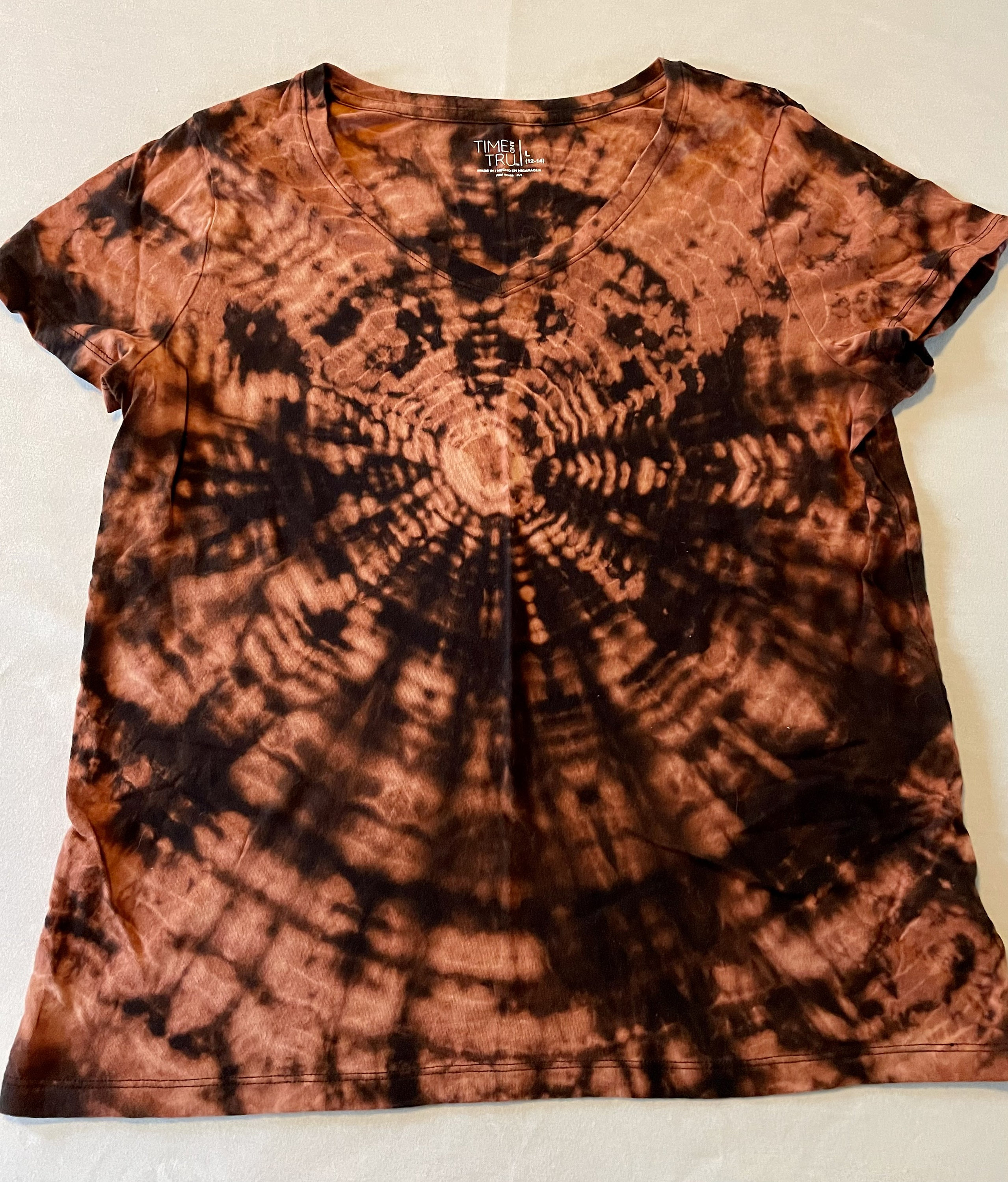 Women's Large 12/14 V-neck Tee, Large Reverse Dye Top Women's Large 12/14 V-neck Tee, Large Reverse Dye Top