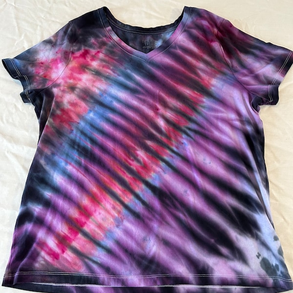 Women's 2X (20), women’s tie dye v-neck tee, snow dye tie dye, women’s tie dye shirt, pink purple black, Time and Tru brand, #1992