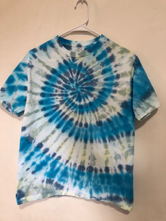 Kids 2X 18 tee tie dyed in a spiral of navy royal blue | Etsy