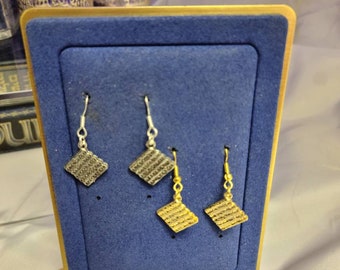 Matzah: Judaica Gold or Silver Tone Earring