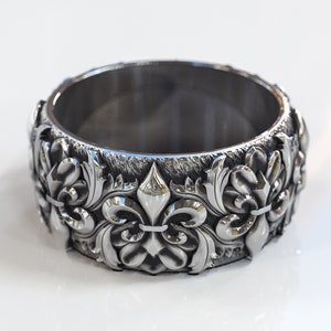 Fleur De Lis Promise Ring, Men&#39;s Sterling Silver Floral Wedding Band, Oxidized Rococo Ornament, Elegant Men&#39;s Engagement Ring