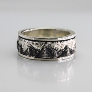 Fidget ring with mountains view carved in Sterling Silver, Spinner ring, anxiety ring, gift for her, Thumb ring.