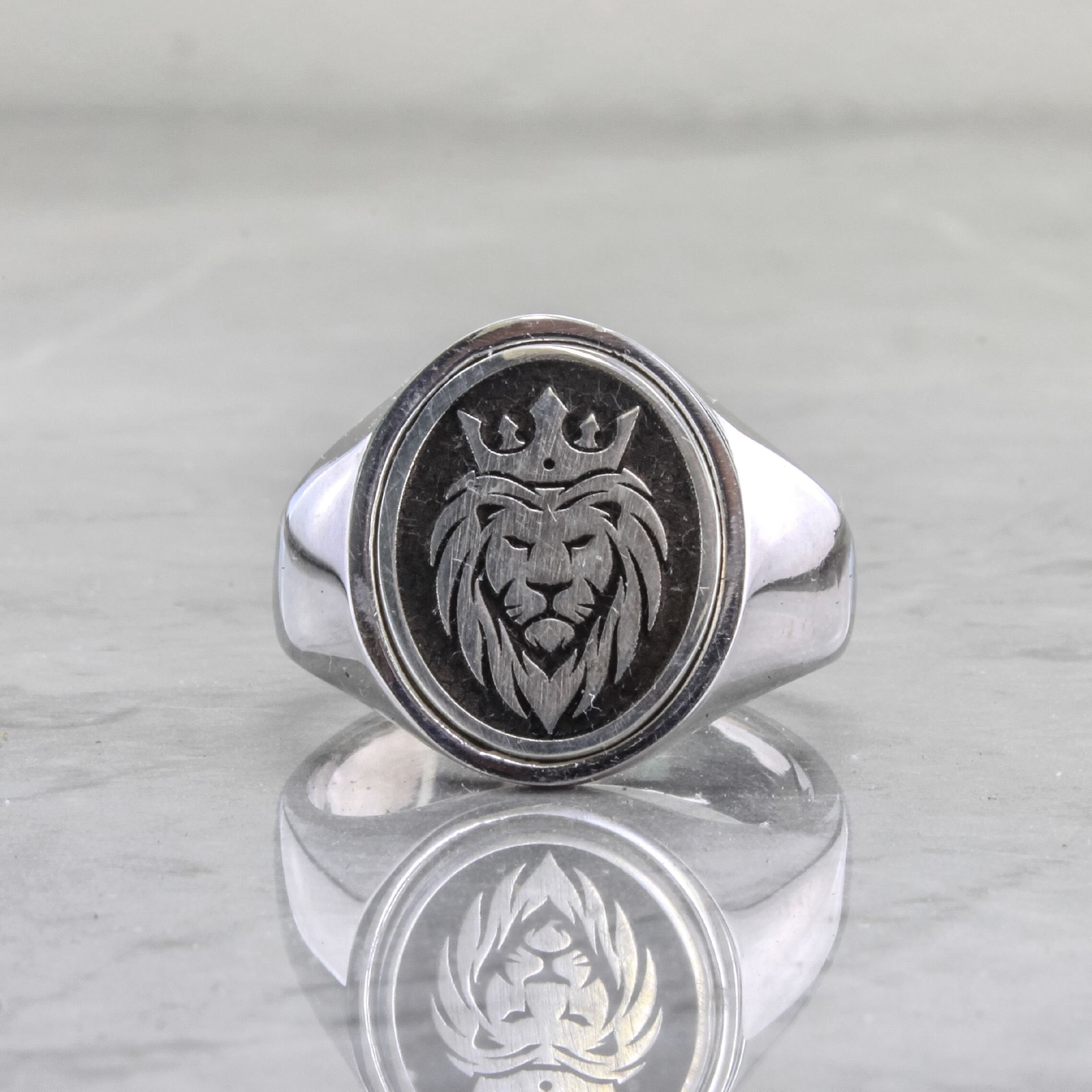 Oval Lion Signet Solid Gold Ring For Men/Women | Danelian Jewelry