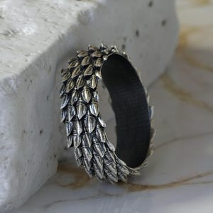 Ring aus massivem Sterlingsilber mit Schlangenmuster, auffälliger Reptilienring