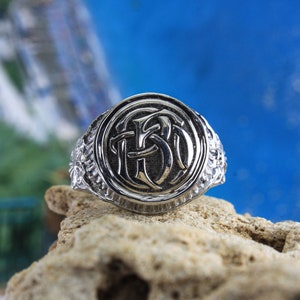 Initial Vicrotian Signet Ring made of Sterling Silver