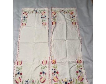 Conjunto de 2 toalhas de mesa/cadeira vintage bordadas à mão com ponto cruz floral