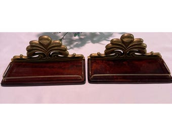 Conjunto de 2 Prateleiras de Parede Vintage Country Touch em Madeira com Detalhes em Latão e Filigrana 1704