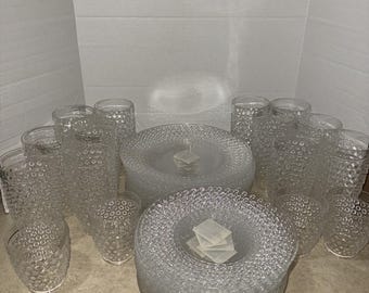 Vtg Acrylic Plastic Dinner Plates And Cups , Hobnail Design , Lot Of 42, Picnic