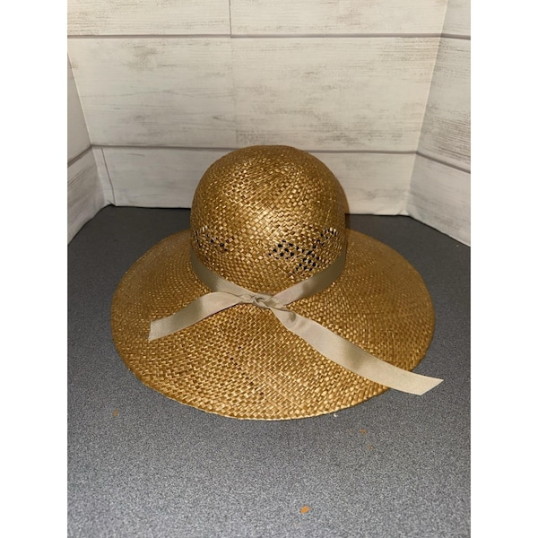 Sombrero francés de paja vintage de mediados de siglo con ala ancha y cinta.