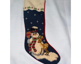 Meia de Natal vintage bordada em ponto cruz com boneco de neve e rena, em veludo azul marinho e vermelho, 45 cm (18 polegadas).