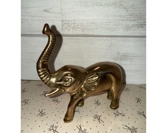 Estatueta de elefante vintage em latão com a tromba para cima, símbolo da sorte, fabricada em Taiwan, 14 cm (5,5 polegadas).