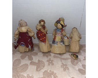 Lot of 4 Handcrafted VTG Corn Husk Dollhouse Dolls Grandmother , Mother Child