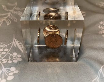 Vintage Lucite Cube Presse-papier 5 geschorste Lincoln centen uit 1964, halverwege de eeuw