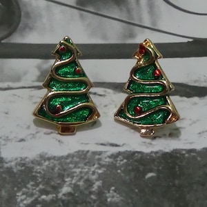 Vintage Christmas Tree Post Earrings, Gold Tone Christmas Tree Earrings, Christmas Jewelry, Pierced Earrings, Pole Earrings, Winter Trend