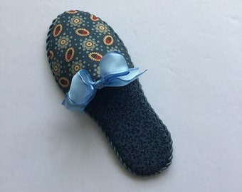 Blue scissor slipper scissor case. Sewing notions. Cross stitch.