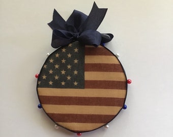 vintage style Americana pin disk. patriotic pin ball. sewing notions