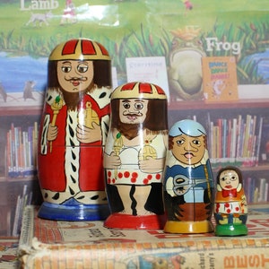 Dutch nesting dolls 2025