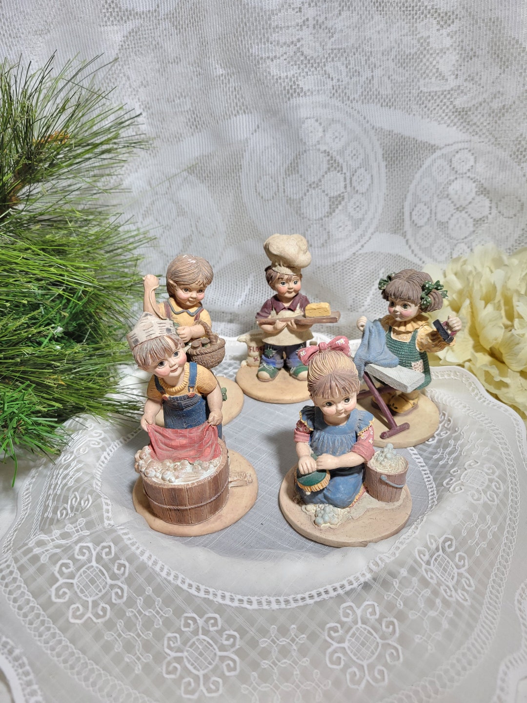 Vintage 5 Figurines " Tender Heart Treasures " 1994, Girls and Boys